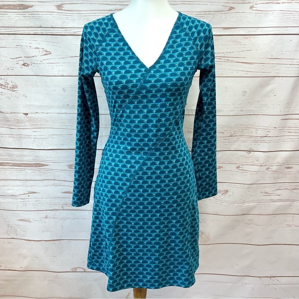 Title Nine Blue Geometric Wrappers Delight Faux Wrap Long Sleeve Athletic Dress